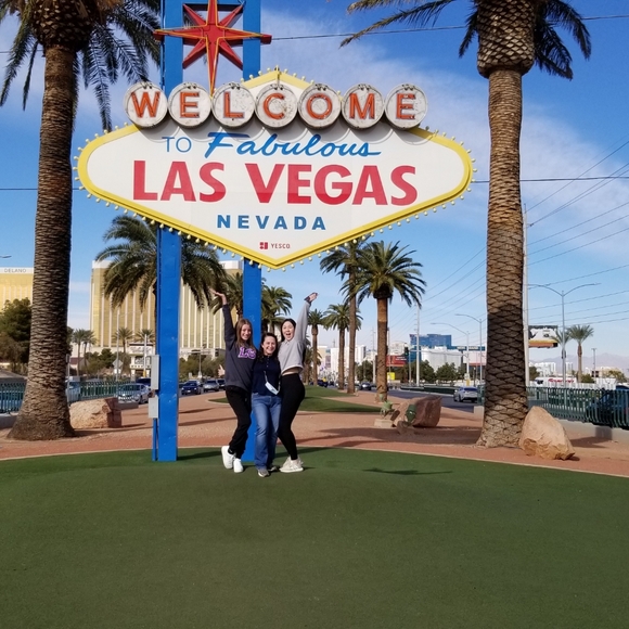 Meet your Posher, Aubrey - Picture 1 of 4